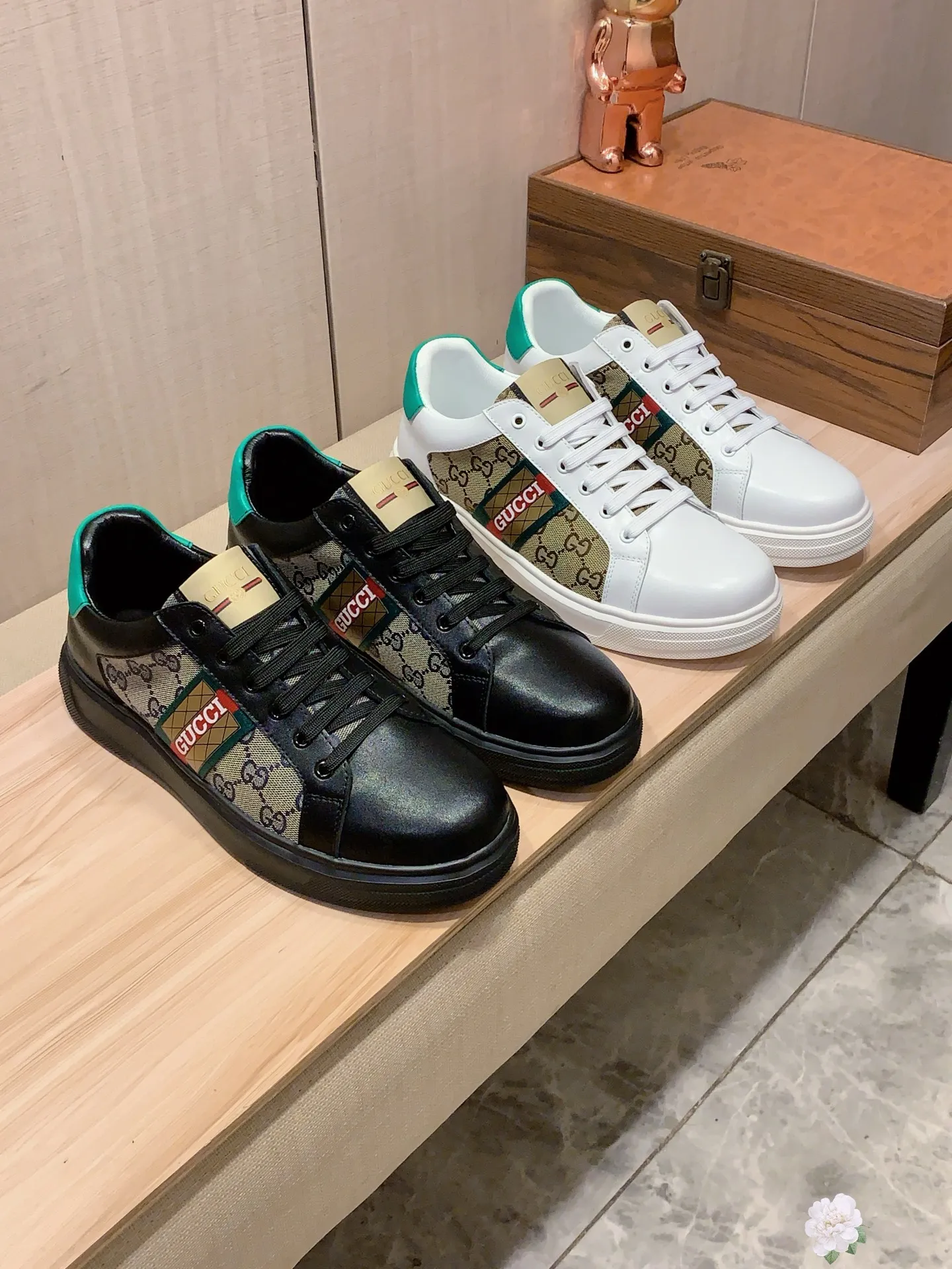 Men's men's shoes💰420💰💰🎩🎩[Lightning][Lightning] "Gucci*" latest • popular casual shoes, top brand [seduce] luxury ~ purchasing agency, top ~ quality. [Strong] The upper is made of imported breathable cowhide with fabric material ➕ Breathable sheepskin feet (•) and fine workmanship. The original stylish and stylish soft rubber wear-resistant and non-slip outsole is light and comfortable on the feet. The real thing looks better when photographed in person. 111: code: 38-44, 3️⃣ colors selected